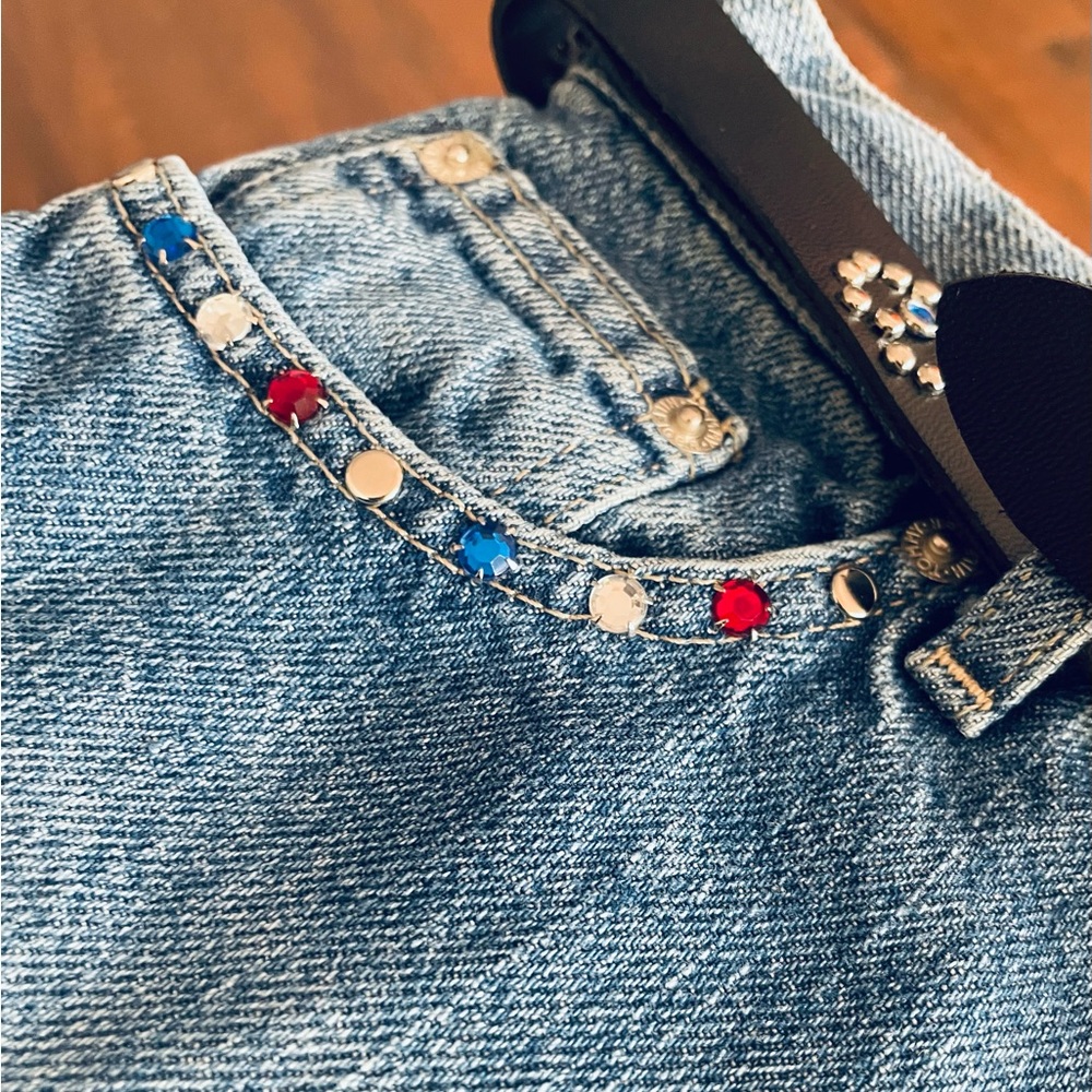 WOMEN’S VINTAGE TOMMY HILFIGER EMBELLISHED BLUE JEANS